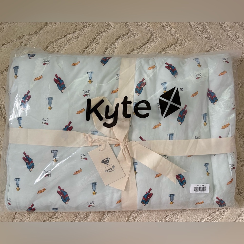 Kyte BABY 1.0 Tog Youth Blanket in Superman 💥